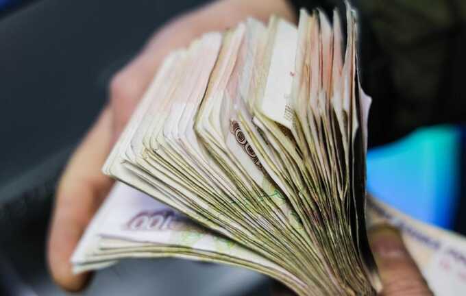 У сотрудницы ФНС арестовали имущество на 100 миллионов рублей и изъяли валюту