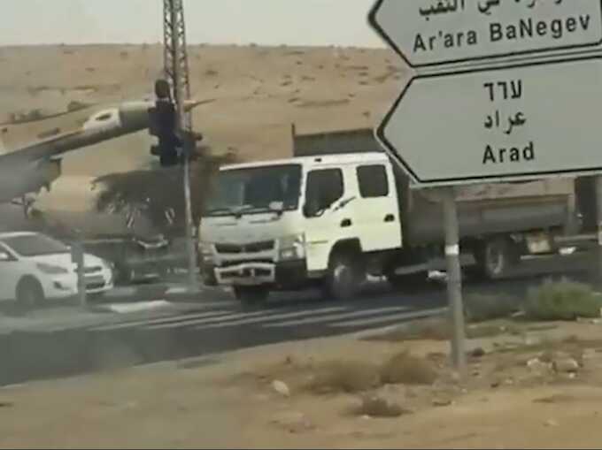 Армия Израиля начала вывозить военную технику с юга страны
