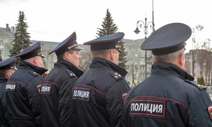 В Екатеринбурге начали судить группу полицейских, обвиняемых в получении взятки
