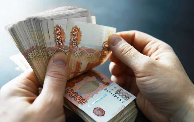 Аферисты обманули двух российских пенсионеров на миллионы рублей