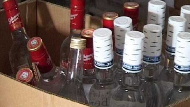 В машине начальника тыла одного из дагестанских отделов полиции нашли почти 3 тысячи бутылок водки.