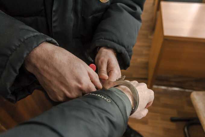 Пермяк укусил полицейского за палец во время задержания