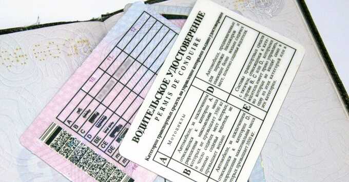 В Астраханской области инспекторы ГИБДД поставили на поток торговлю водительскими удостоверениями