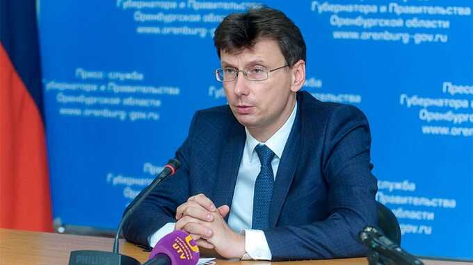 Министр образования Оренбуржья призвал не поднимать зарплаты учителям из-за «длинного рубля»
