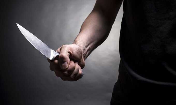 Челябинец воткнул нож в позвоночник своей подруги в магазине, где та работала
