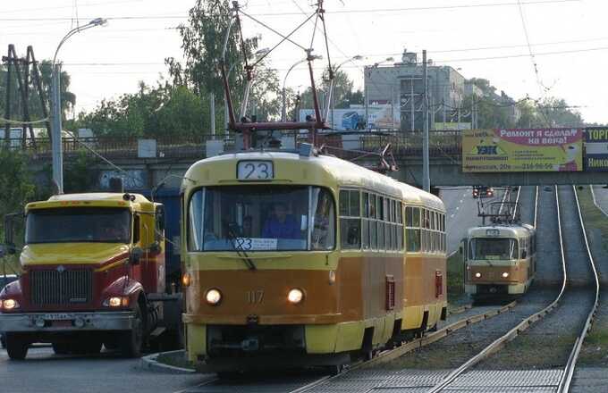 В центре Екатеринбурга ДТП парализовало движение трамваев