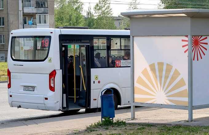 В Санкт-Петербурге водитель автобуса развращал 15-летнюю девочку