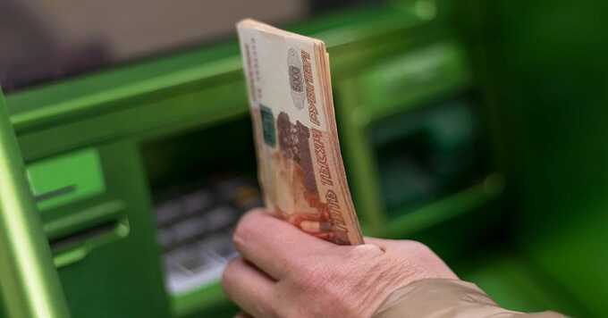 Житель Москвы засунул в банкомат 995 тысяч рублей для оплаты ипотеки и ушёл, не дождавшись подтверждения операции