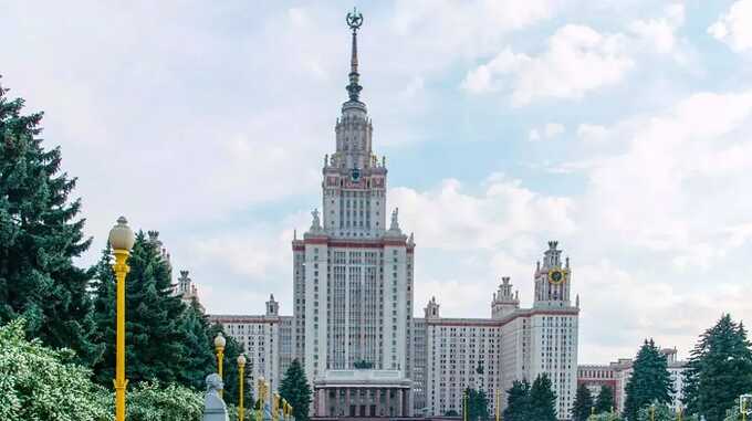 Из-за вспышки кори закрыли корпус МГУ в Москве