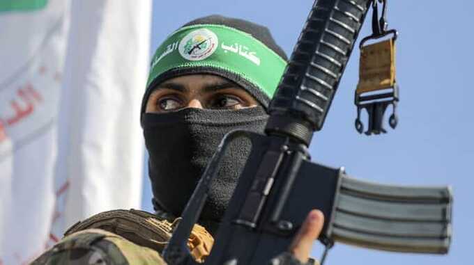 В сети появились фото взятых в плен жителей сектора Газа, которые подозреваются в причастности к ХАМАС