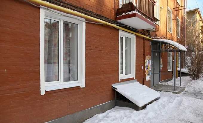 В доме в Екатеринбурге, где девушка выбросила ребёнка, уже происходило такое ЧП