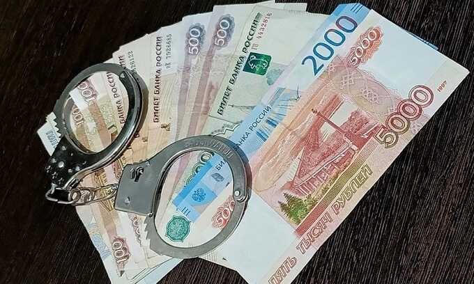 Мужчина стал пособником мошенников и похитил миллионы рублей у пенсионеров