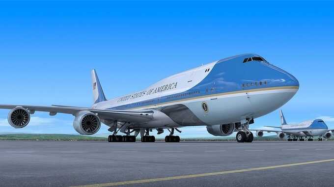 Охотники за летающими тарелками заметили НЛО рядом с лайнером президента США Байдена