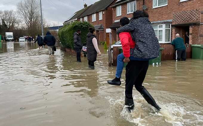 В Великобритании эвакуировали сотни домов из-за наводнений