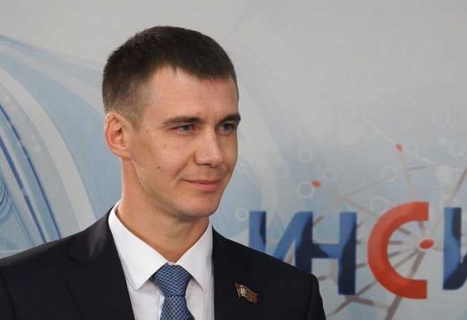 Челябинский депутат прифотошопил свою голову к телу другого парламентария, чтобы отчитаться в соцсетях