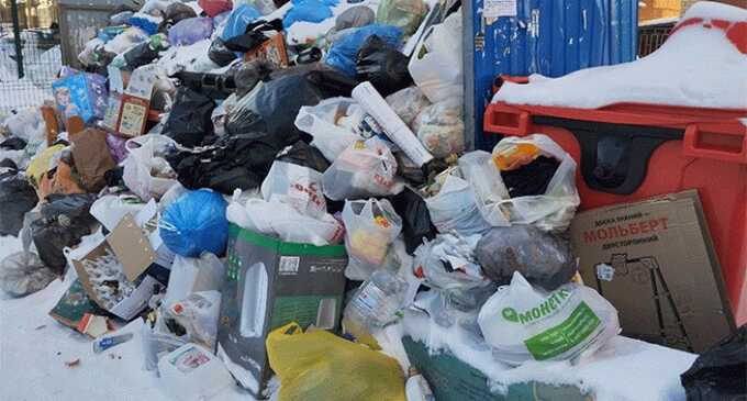 Завалы мусора в Челябинске превысили два метра