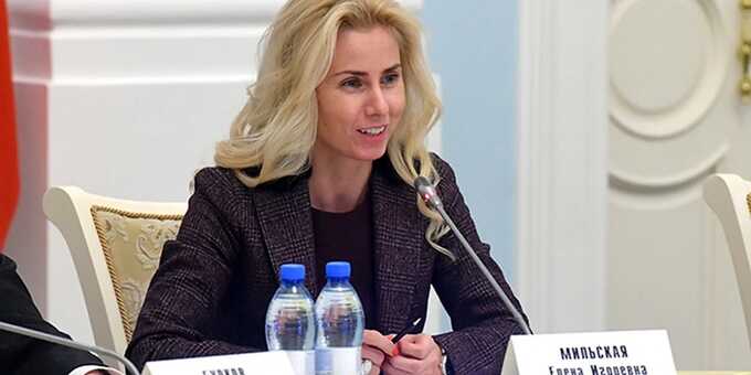 Жена министра Куренкова втирается в доверие к Кириллу через Малофеева
