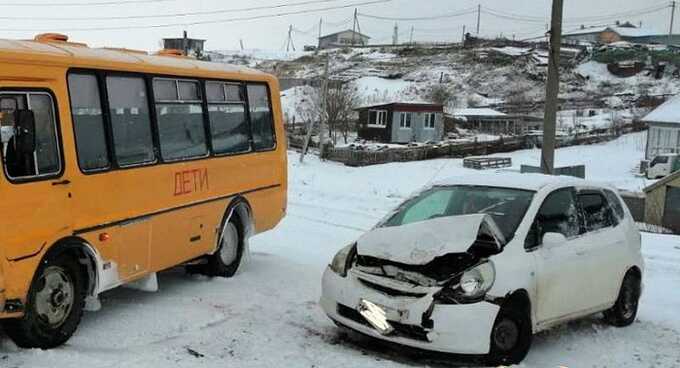 Автобус с 15 российскими школьниками попал в ДТП