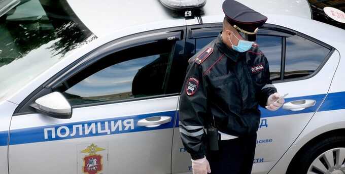 Полицейские задержали мужчину за приставания к девочке в российском ТЦ