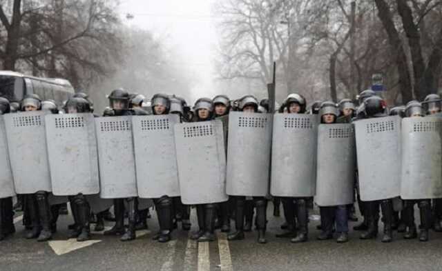 Протестующих в Башкирии разгоняют с применением светошумовых гранат