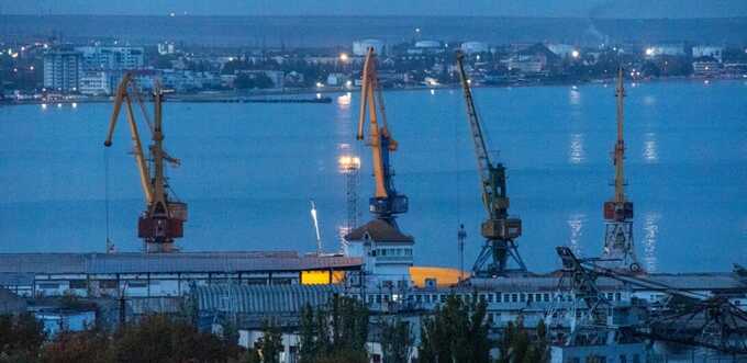 Родственников «пропавших без вести»  моряков известили, что в ближайшее время состоится поднятие БДК «Новочеркасск» со дна в порту Феодосии