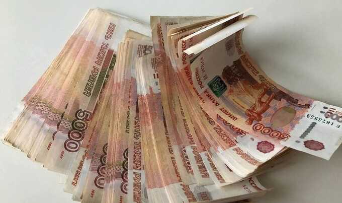 В Петербурге ребёнок за игровую валюту перевел мошенникам 200 тысяч рублей с карты отца