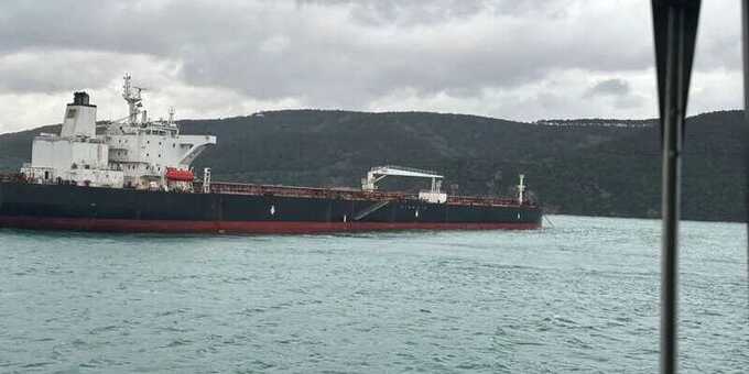Нефтяной танкер вызвал блокировку Босфорского пролива