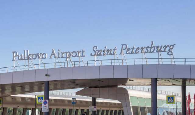 Аэропорт Пулково временно закрыли из-за непогоды