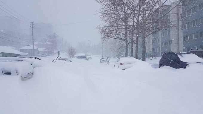 Южно-Сахалинск срочно вводит режим чрезвычайной ситуации из-за снежной бури