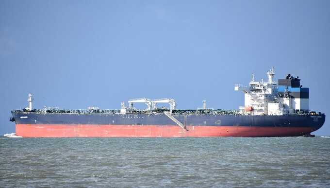 В Красном море британский нефтяной танкер Marlin Luanda был атакован ракетой хуситов