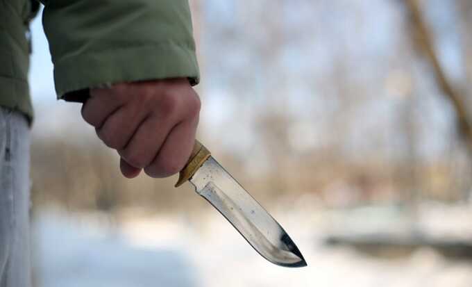 В Сызрани мужчина с ножом напал на школьницу, пытаясь затащить её в подъезд