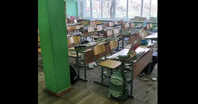 В Адыгее шмат штукатурки рухнул на учеников во время урока
