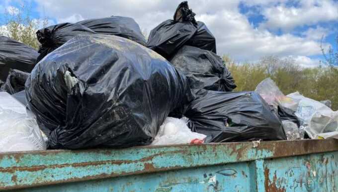 Портреты мэра города появились на переполненных мусорных баках в Саратове