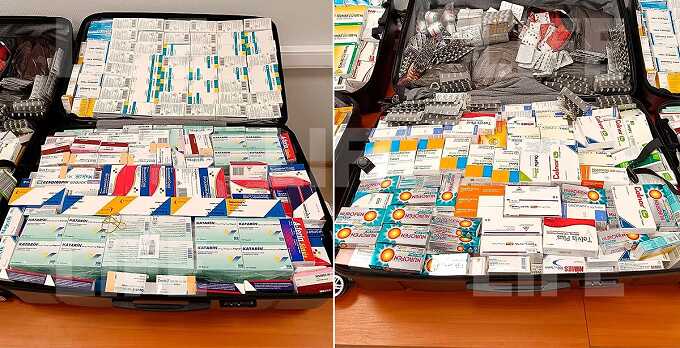 Таможенники обнаружили почти 70 килограмм лекарств у россиянина, прилетевшего из Стамбула