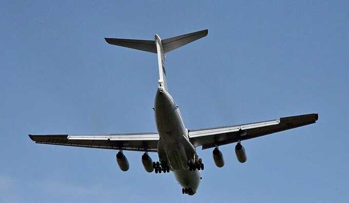 Пассажирский самолёт из Самары вместо Екатеринбурга отправили в Челябинск