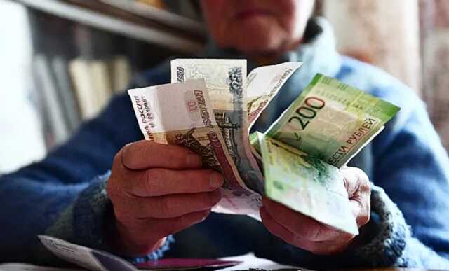 Сотрудница банка обманула 12 пенсионеров на 3 миллиона