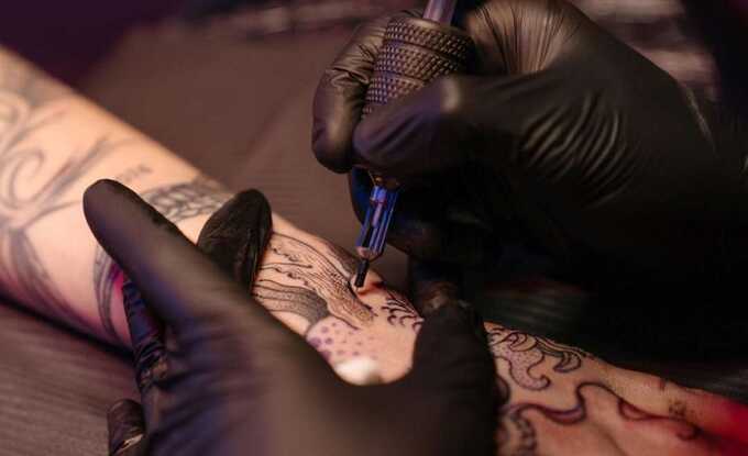 Чернила для татуировок могут провоцировать рак
