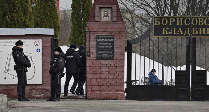 К Борисовскому кладбищу, где проходят похороны Алексея Навального, прибыло подкрепление полиции