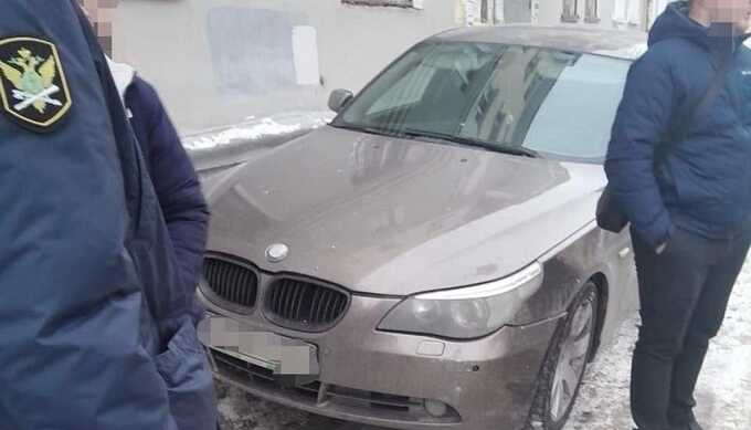 Екатеринбуржец оплатил долг за 64 штрафа, чтобы не лишиться BMW