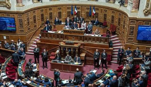 Франция готовится внести в конституцию право на аборт