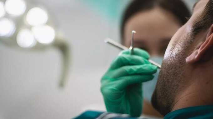Россиянин лишился зубов из-за ошибки стоматолога