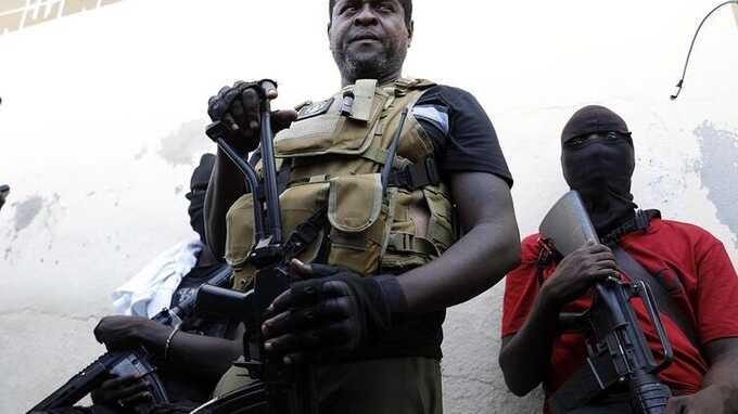 Банды в Гаити напали на полицейскую академию и аэропорт, угрожая премьеру гражданской войной и геноцидом