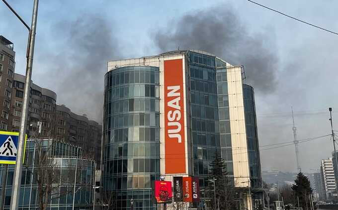 В центре Алма-Аты произошел пожар