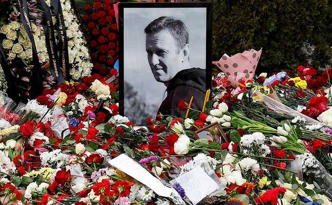 Суд в Мурманске приравнял фото Алексея Навального к символике «экстремистской организации»