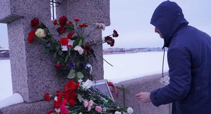 Суд арестовал жителя Тамбова, который возлагал цветы в память о Навальном