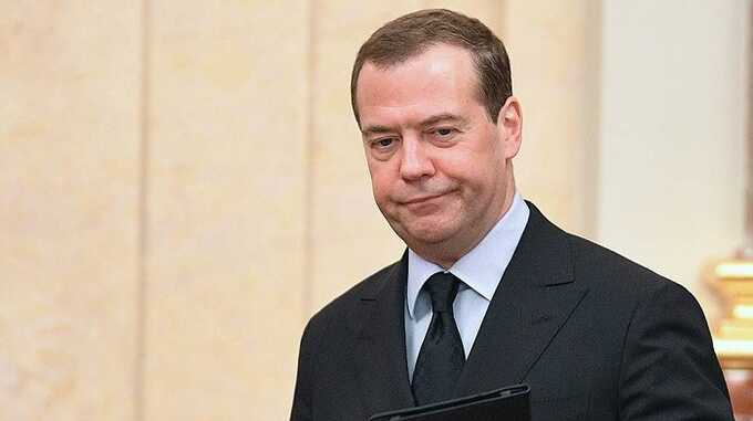 Медведев нарушил закон, выступая на концертах в поддержку Путина