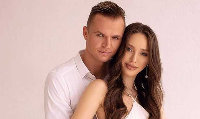 Стало известно, как недавно ставшие родителями Тарасов и Костенко хотят назвать своего четвертого ребёнка
