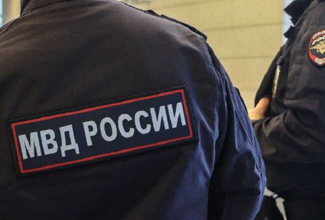 В Москве арестовали охранника школы за вымогательство интимных фотографий у учениц