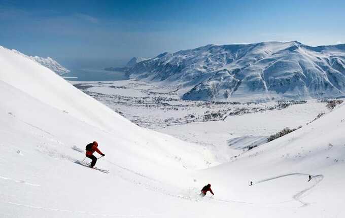 Туристы, попавшие под лавину на Камчатке, направлялись на лыжах к горячим источникам