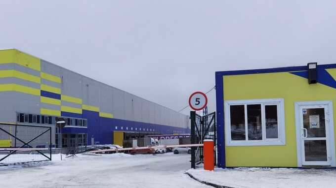 Надзор требует закрыть логистический центр Wildberries в Екатеринбурге. После пожара в Шушарах строители предупреждают о рисках ЧП